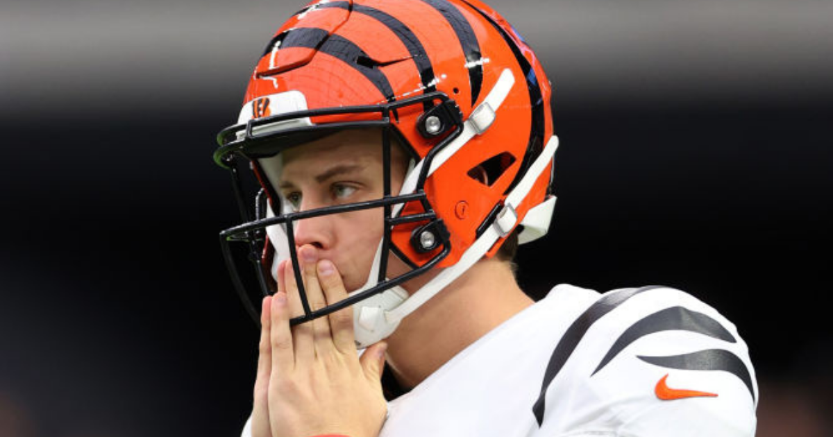 Bengals QB Joe Burrow carted off field in 3rd quarter of Sunday's game with  knee injury