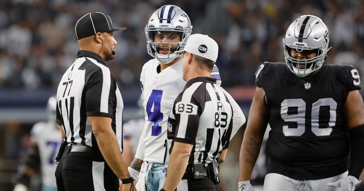 WATCH: Referee takes epic fall during Tony Pollard kick return touchdown -  On3