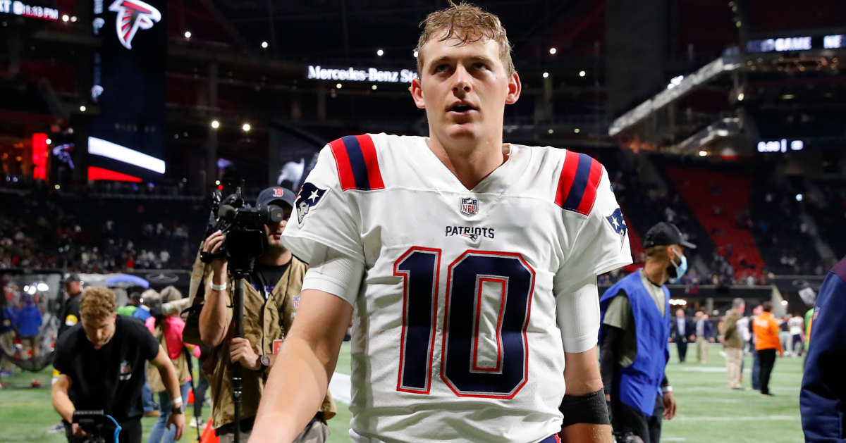 Mac Jones too focused to talk to Peyton Manning 