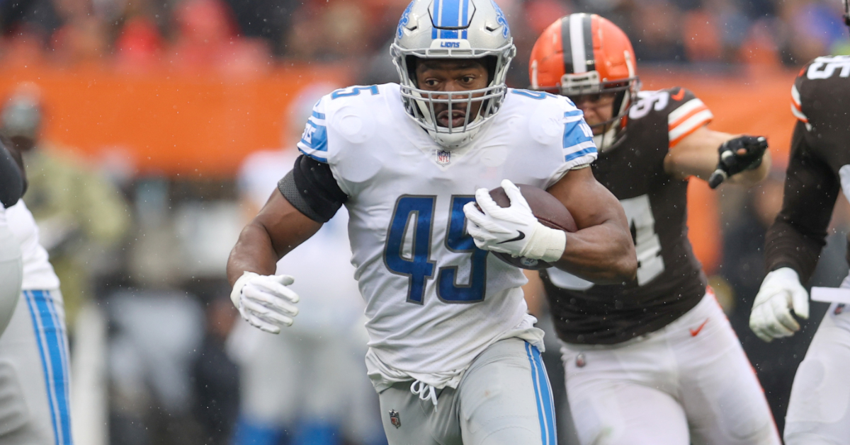 Detroit Lions fullback Jason Cabinda gives back