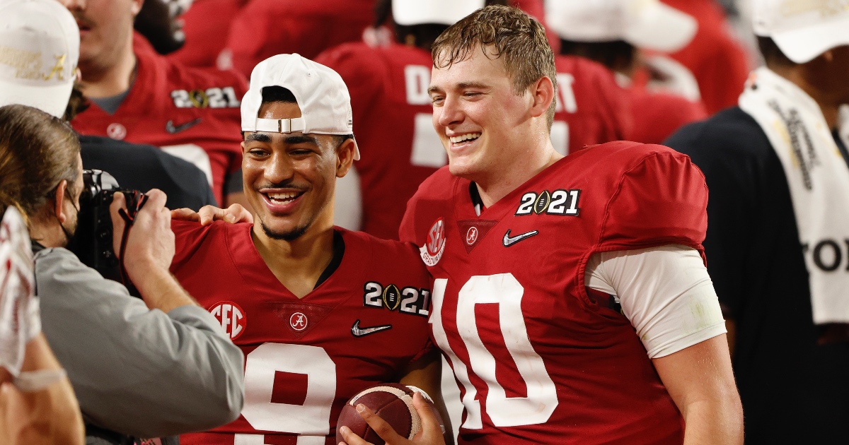 Teammates 'love the way' Tide QB Mac Jones throws the ball