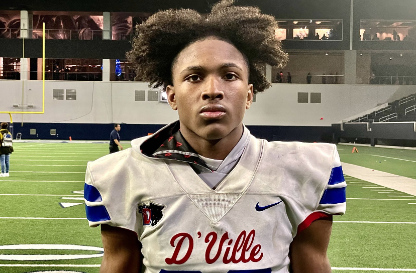 2025 WR Dakorien Moore sets Texas visit - On3