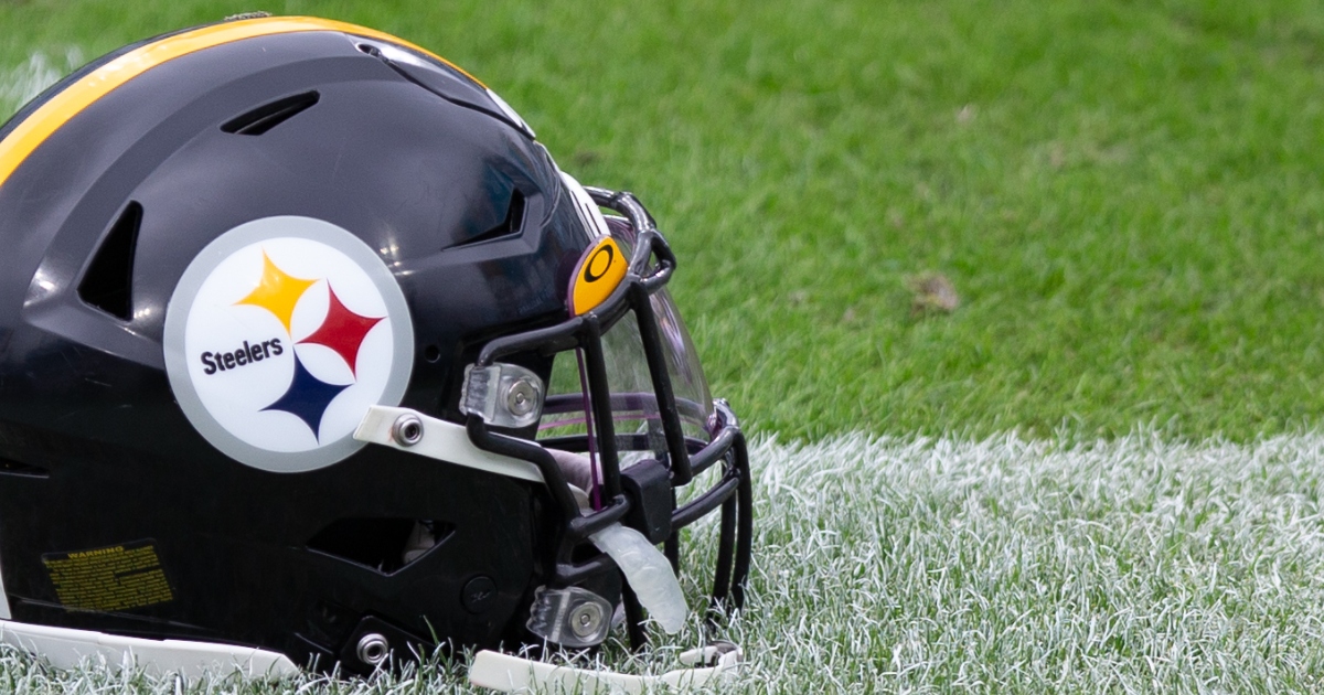 Quarterback Joe Gilliam of the Pittsburgh Steelers looks on from the  News Photo - Getty Images