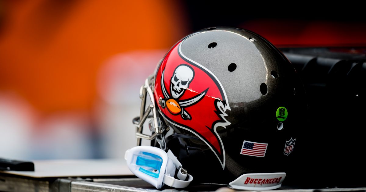 Former Notre Dame OL Robert Hainsey avoids injury scare at Bucs camp