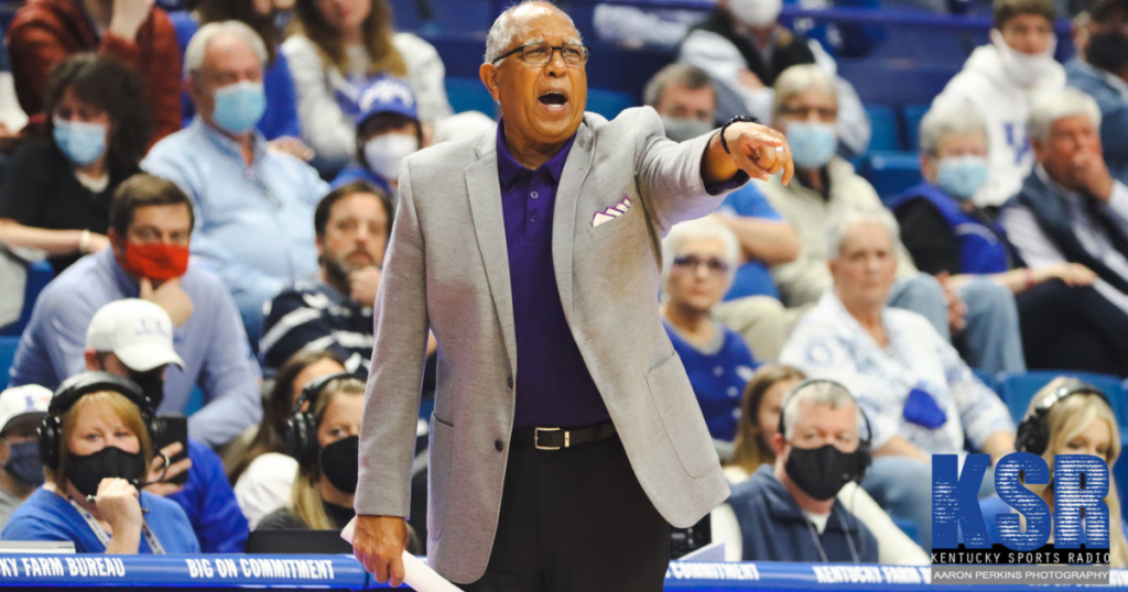 watch-kentucky-honors-tubby-smith-through-jersey-retirement