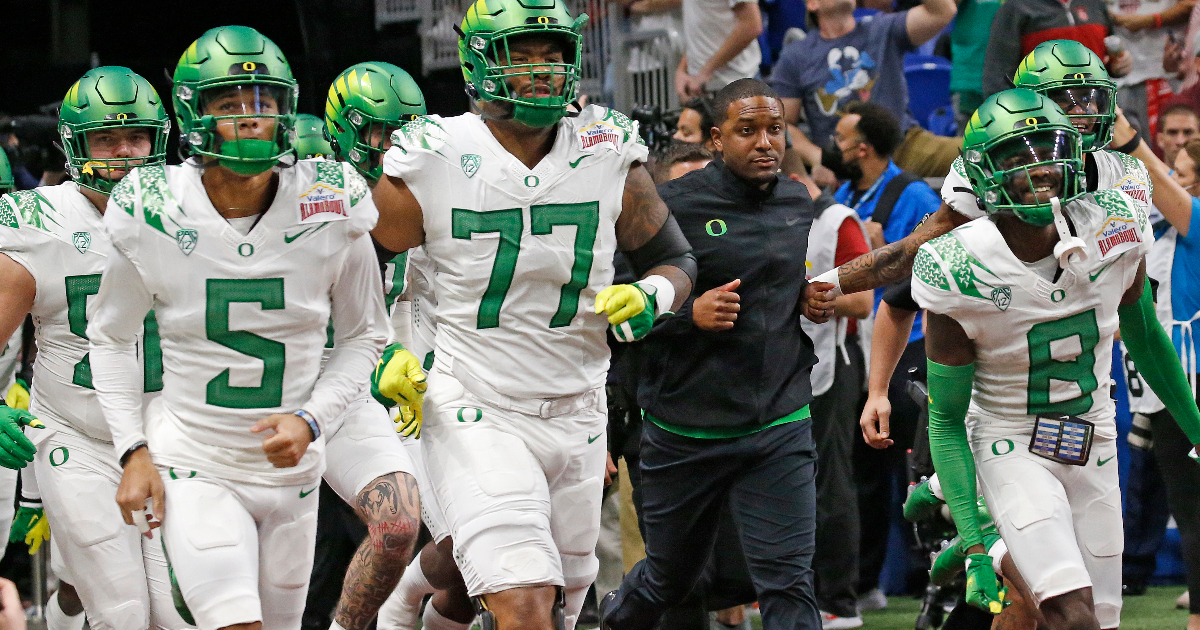 Oregon running back changes mind multiple times on college football future