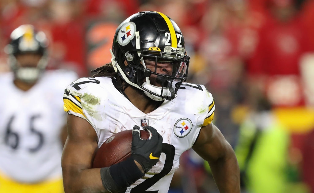 KANSAS CITY, MO - JANUARY 16: Pittsburgh Steelers running back Najee Harris  (22) smiles before an AFC wild card playoff game between the Pittsburgh  Steelers and Kansas City Chiefs on Jan 16