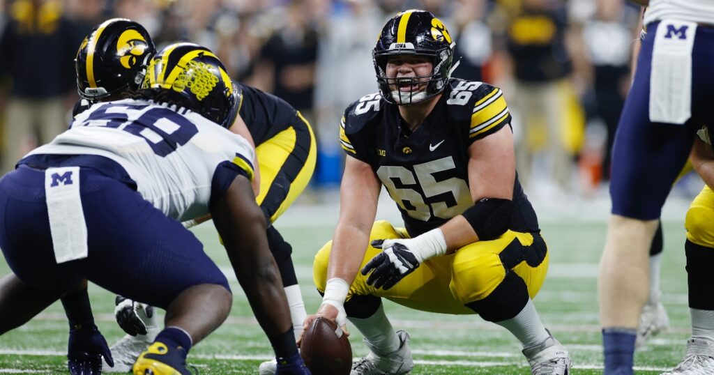 Tyler Linderbaum wins Rimington Trophy, but not Outland Trophy