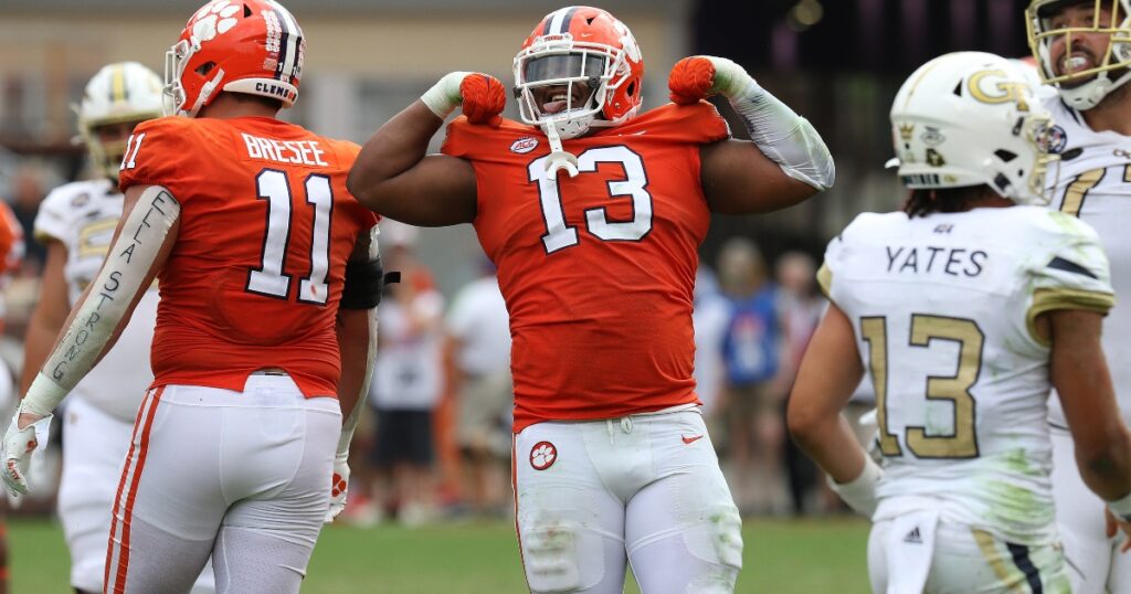 clemson-defensive-lineman-tyler-davis-announces-plans-2022-season-nfl-draft-return