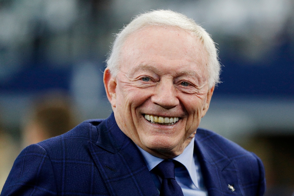 How Dak Prescott Addressed Controversial Jerry Jones Photo