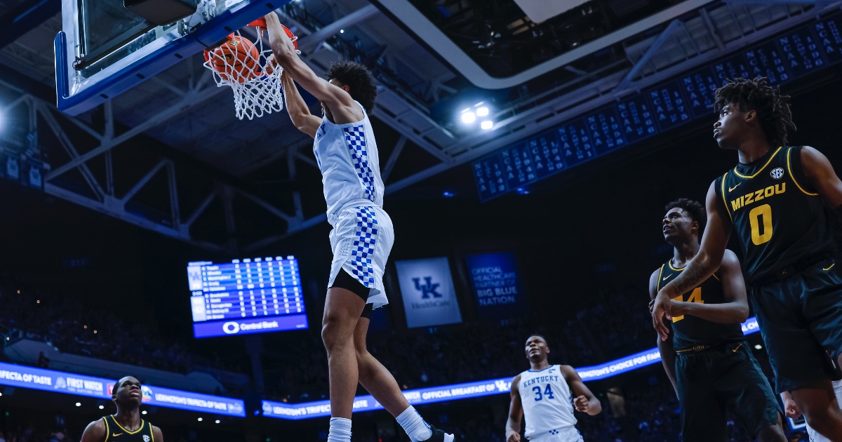 WATCH Jacob Toppin slams down crazy dunk vs. Auburn On3