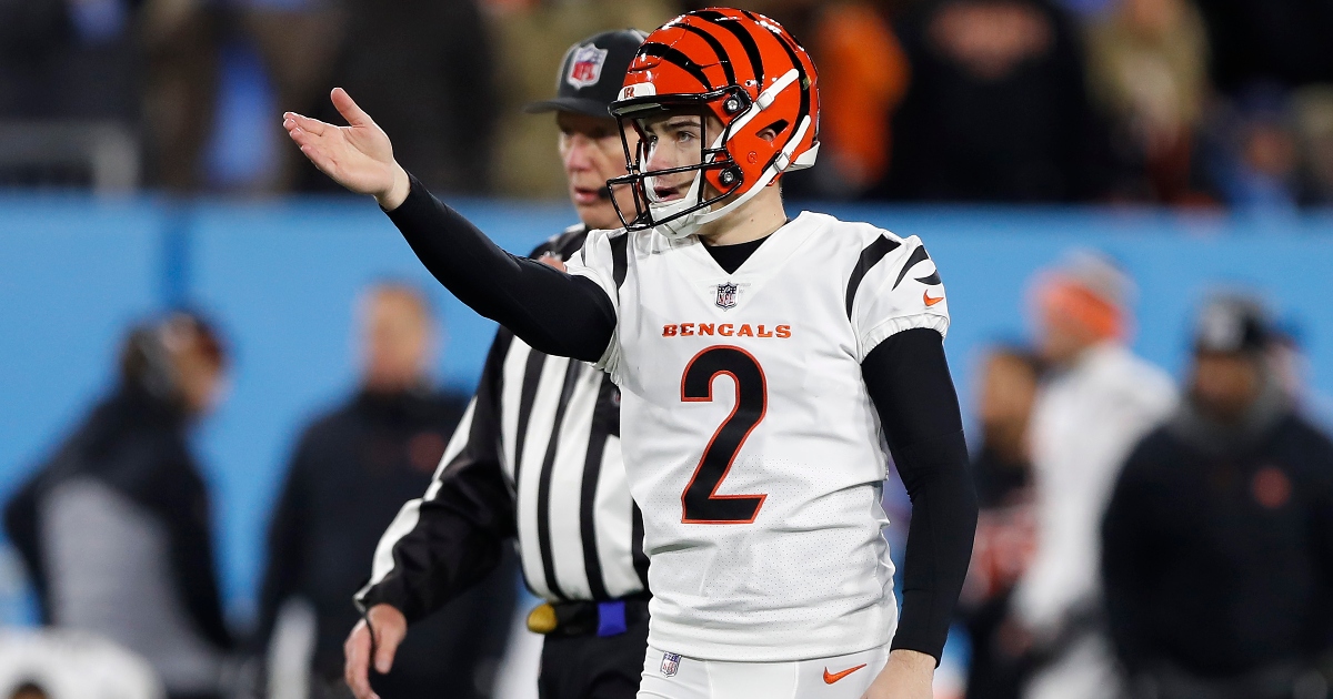 Joe Burrow kisses Evan McPherson to celebrate game-winning field goal