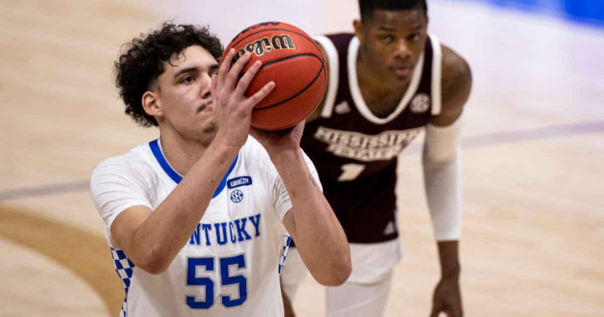 WATCH: Kentucky’s Lance Ware misses wide left on free throw - On3