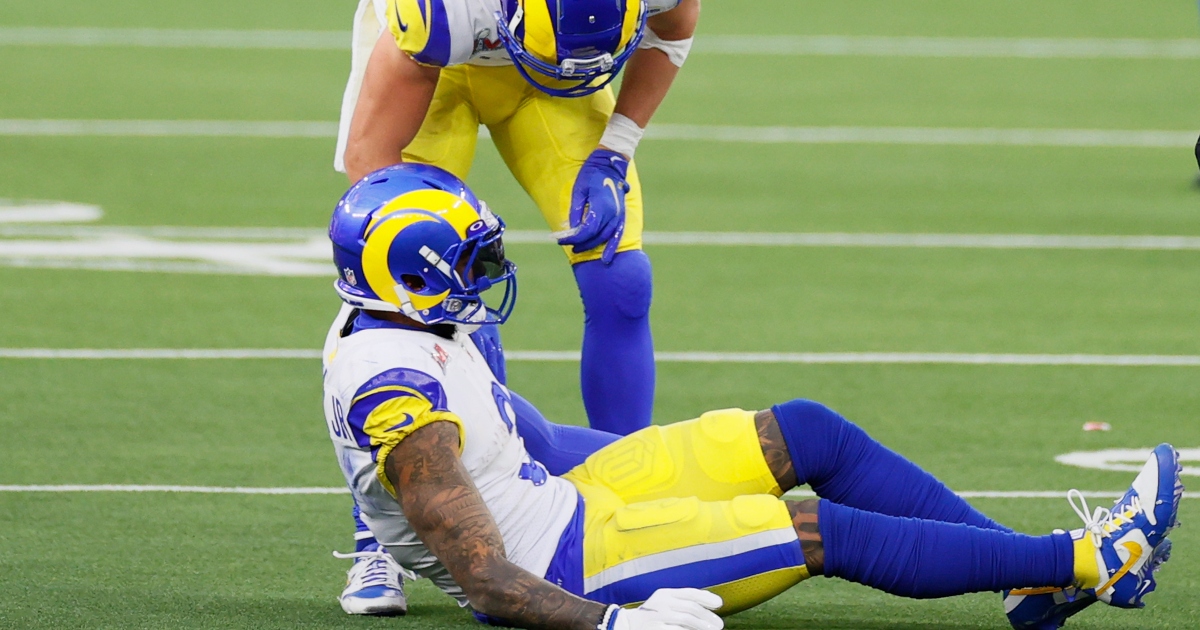 Rams receiver Beckham injures left knee in 2nd quarter