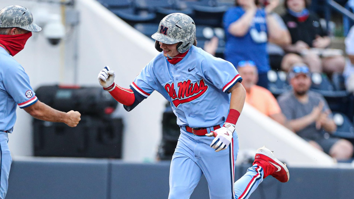 Baseball Outlasts Arizona in Coral Gables Regional Opener - Ole