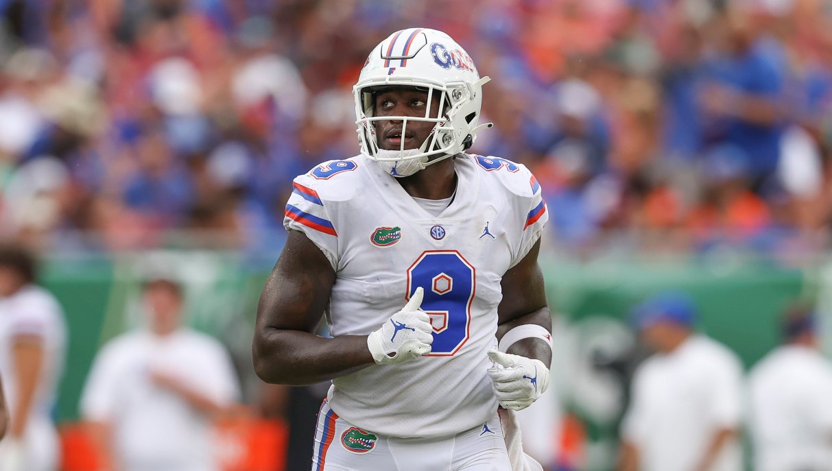 Florida starting tight end Keon Zipperer spotted at practice on crutches