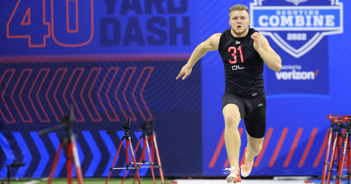 LB Christian Harris (Alabama) Runs a 4.44 40-Yard Dash at the 2022