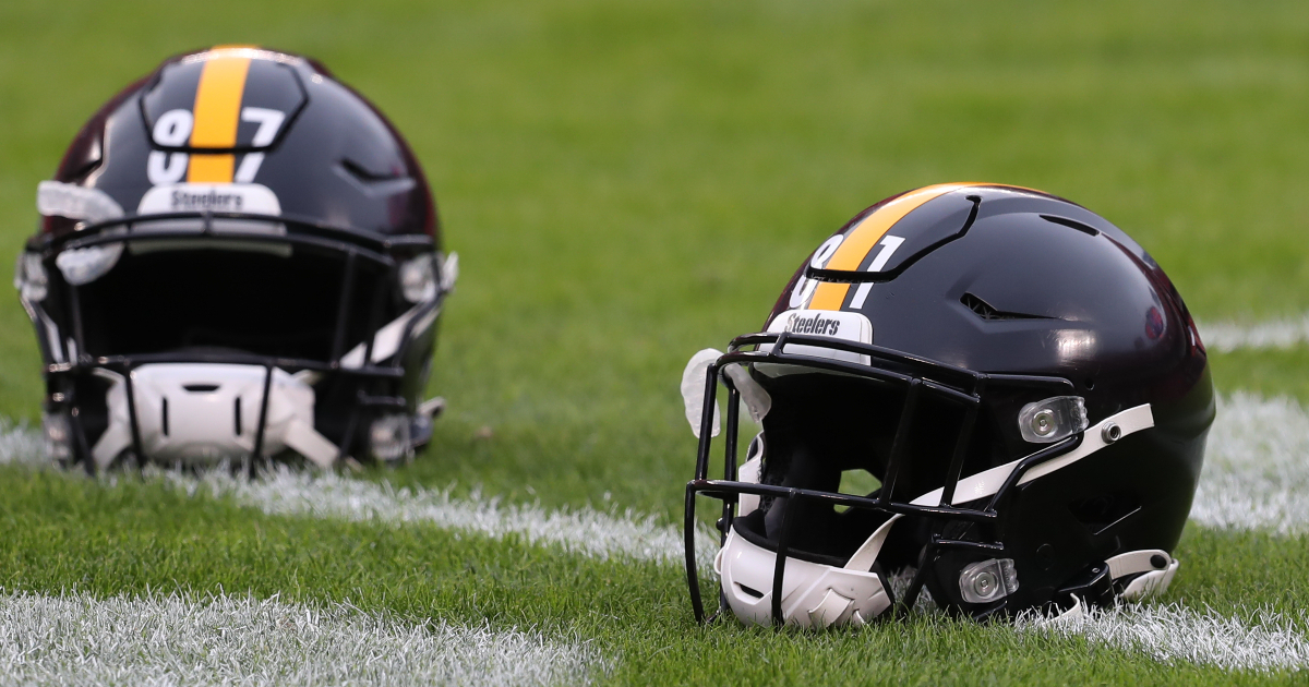 Should the Pittsburgh Steelers bring back the gold helmets?