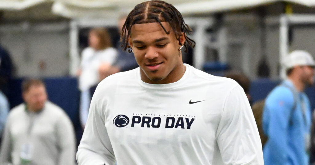 Penn State linebacker Brandon Smith warms up