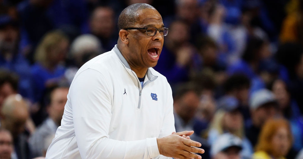 hubert-davis-emotional-advancing-final-four-facing-duke.jpg