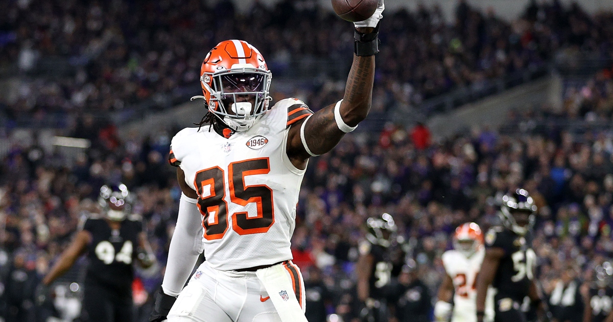 Sources: Browns tight end Njoku requests trade