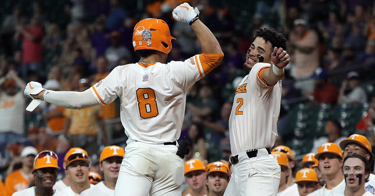 Tennessee overcomes home run controversy, makes Volunteers baseball ...