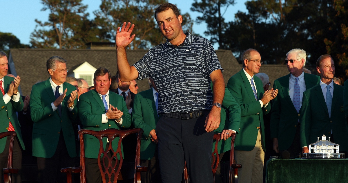 WATCH: Scottie Scheffler puts on coveted green jacket after winning The ...