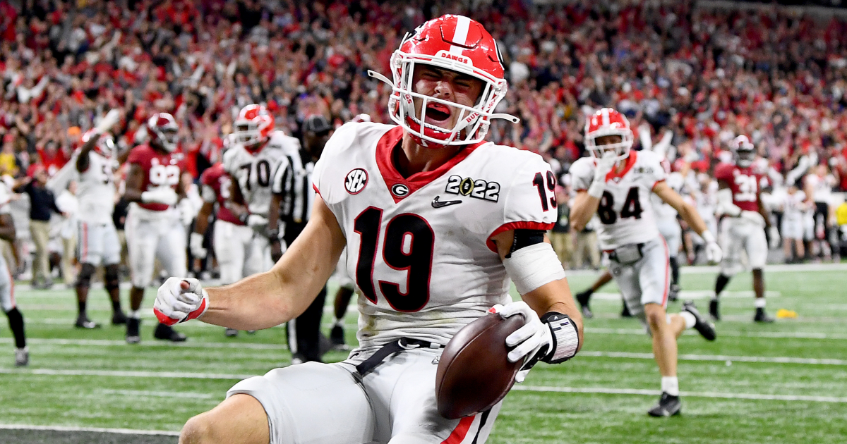 Brock Bowers gets the cold shoulder from Mackey Award