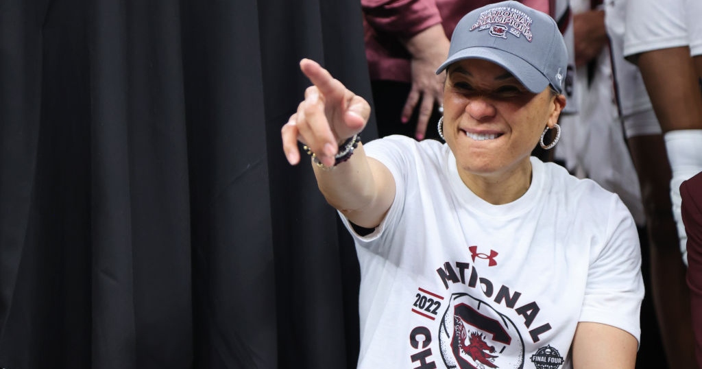 WATCH: Dawn Staley, noted Eagles fan, rips NFL officials for late Super  Bowl penalty - On3