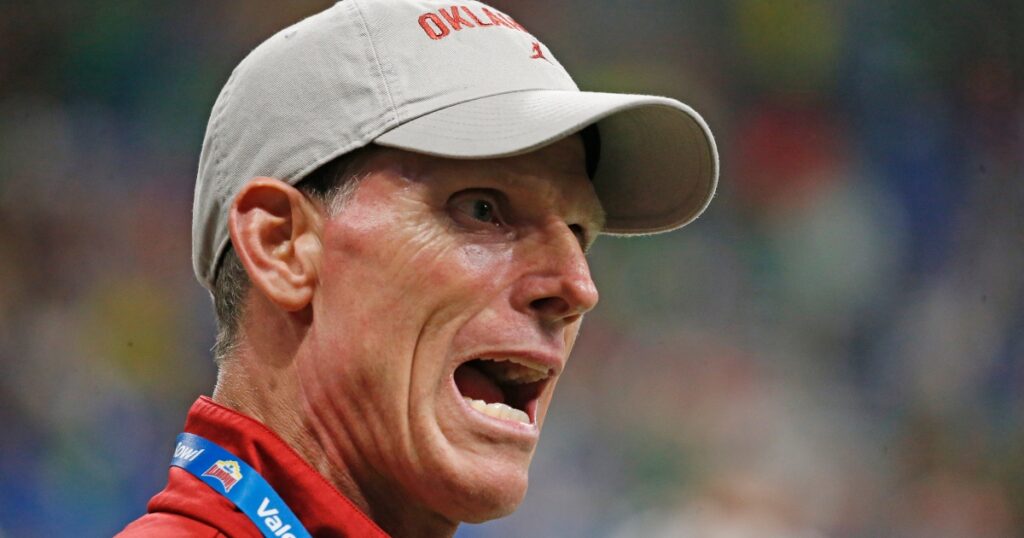 look-brent-venables-send-heart-warming-message-to-oklahoma-baseball-following-cws-title-loss