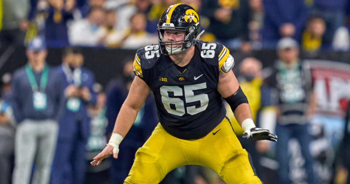 Baltimore Ravens pick Iowa's Tyler Linderbaum with 25th pick of 2022 NFL  Draft