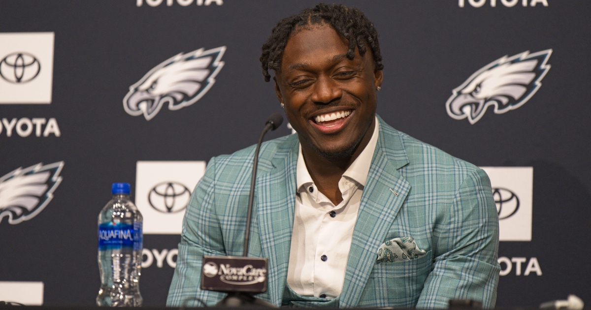 Eagles star AJ Brown fires back at 'fake' Jalen Hurts criticism