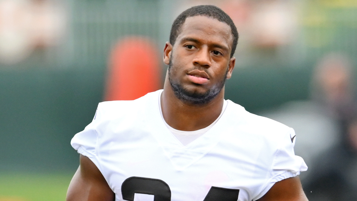 Video: Nick Chubb goes viral for 675-pound squat