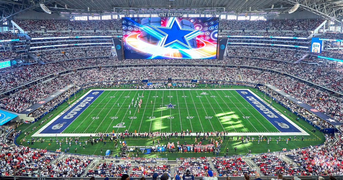 Las Vegas, United States. 06th Feb, 2022. Rowdy, the mascot of the Dallas  Cowboys poses for a photo at the end of the 2022 NFL Pro Bowl at Allegiant  Stadium in Las