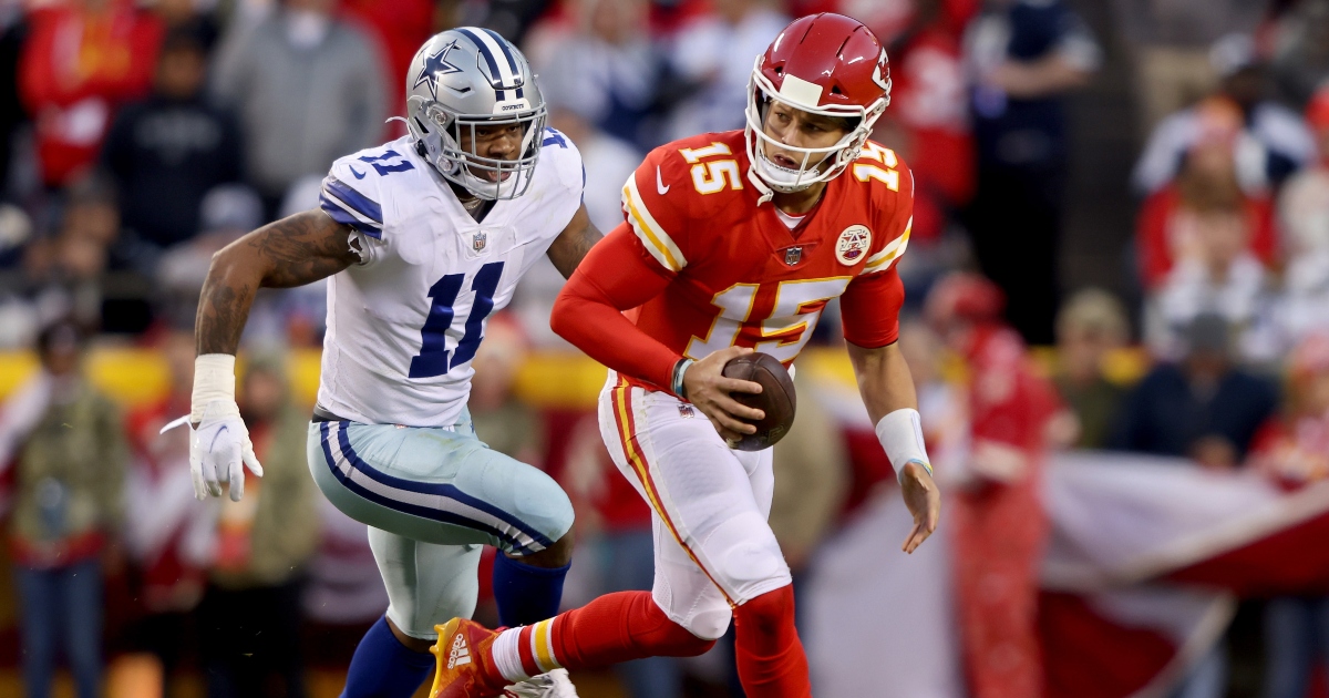 LOOK: Micah Parsons, Bijan Robinson hang out with Patrick Mahomes at  Mavericks game - On3