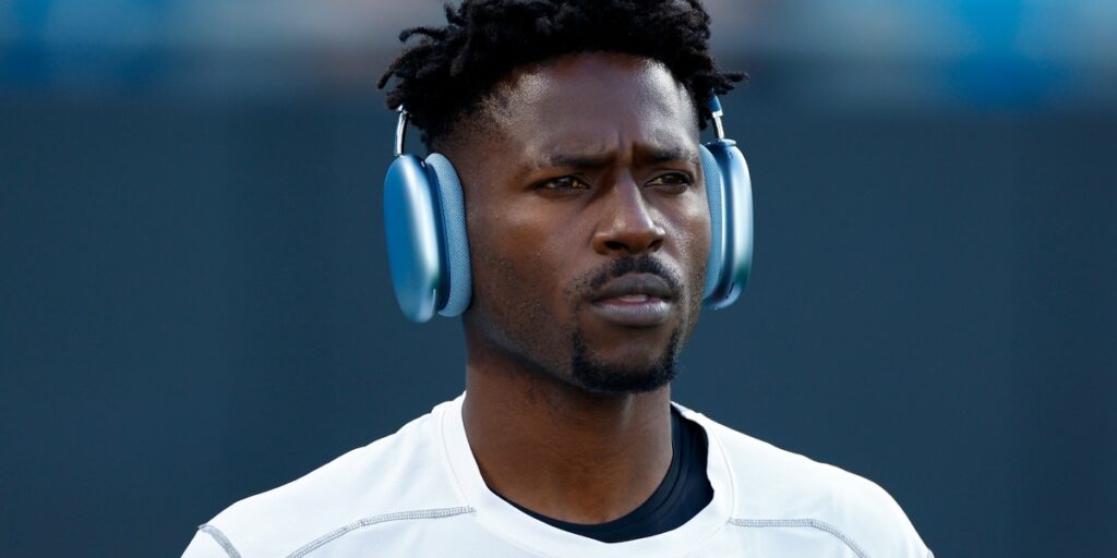 antonio-brown-2022-season-nah-dont-play-yourself-looking-at-me-to-play-tampa-bay-buccaneers-pittsburgh-steelers-wide-receiver