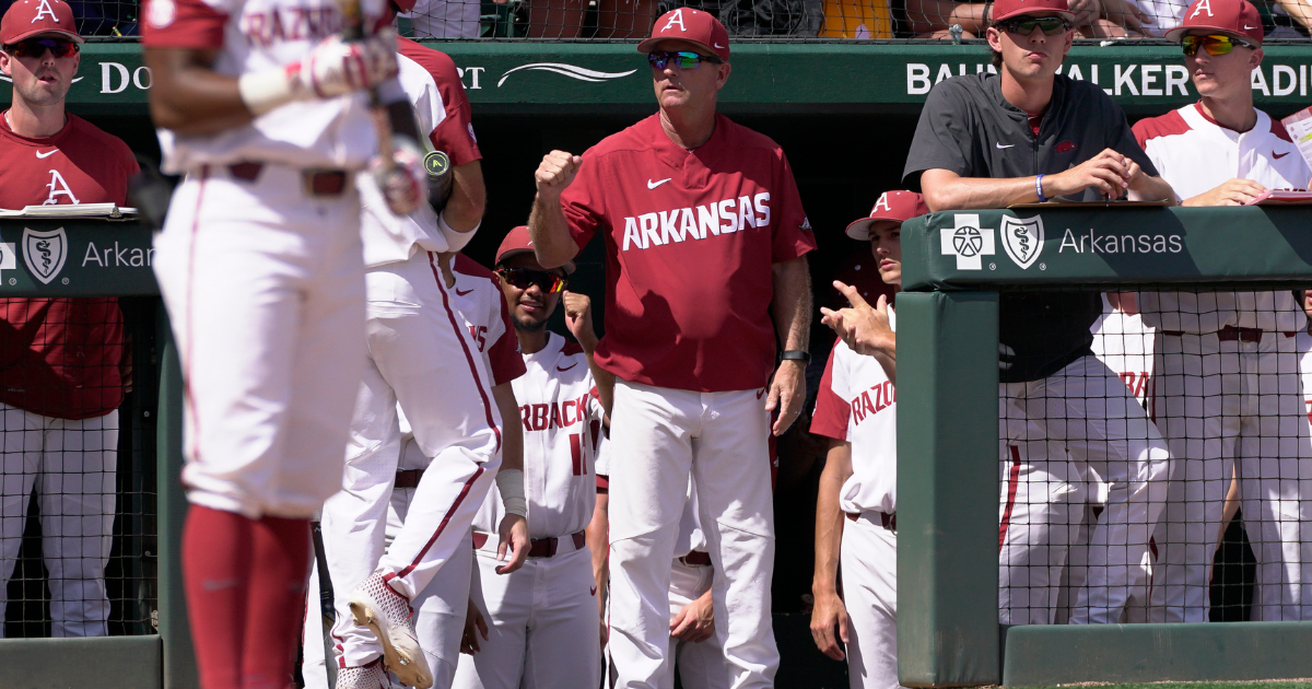 Arkansas coach Dave Van Horn praises Razorback offense after dominant