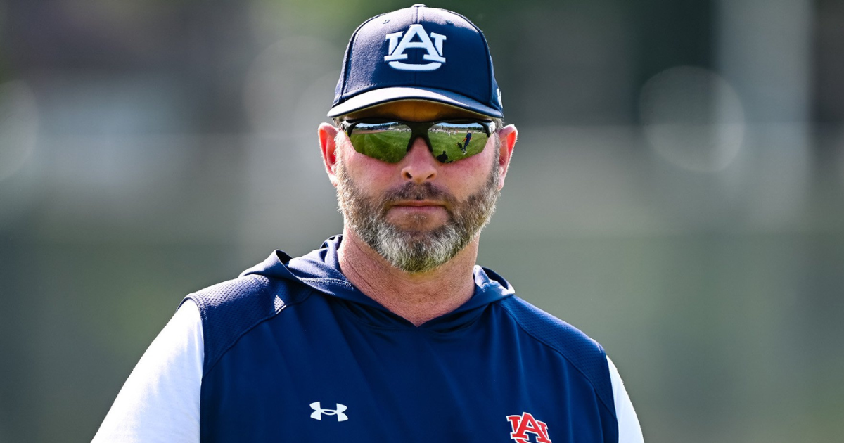 Auburn loses College World Series game vs. Arkansas, season ends