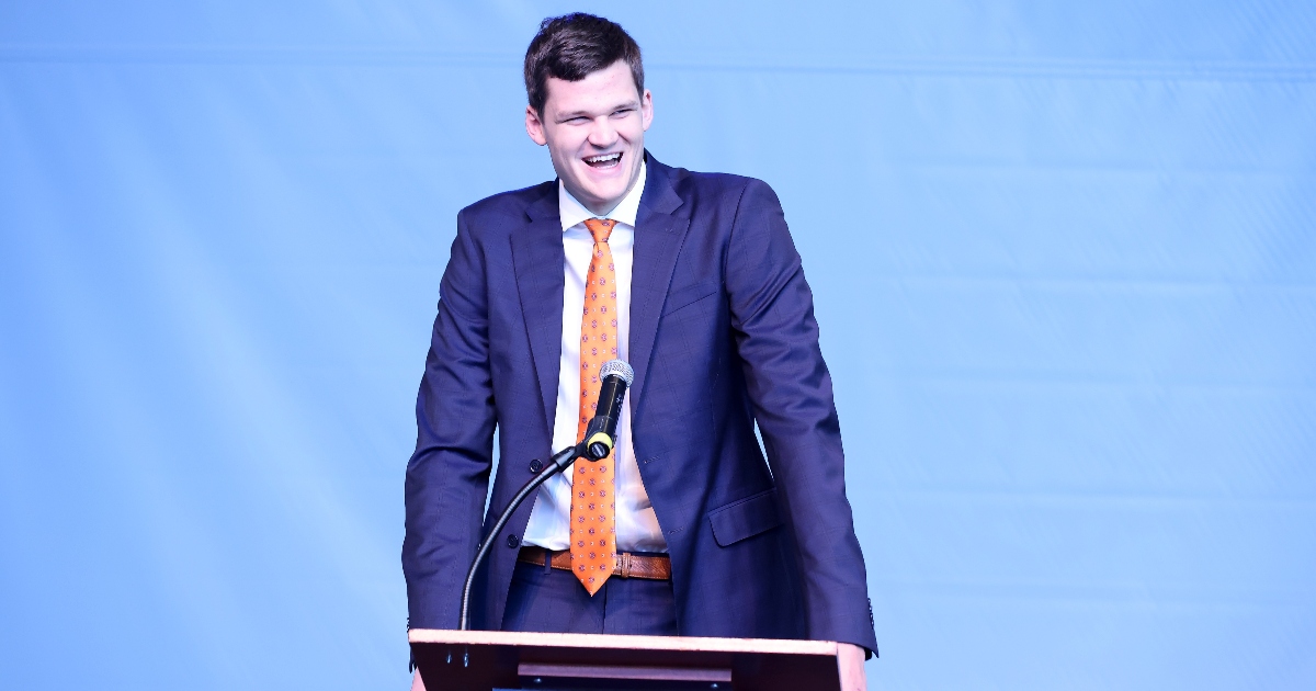 LOOK: Walker Kessler shows off awesome tribute to Auburn with NBA Draft suit  - On3