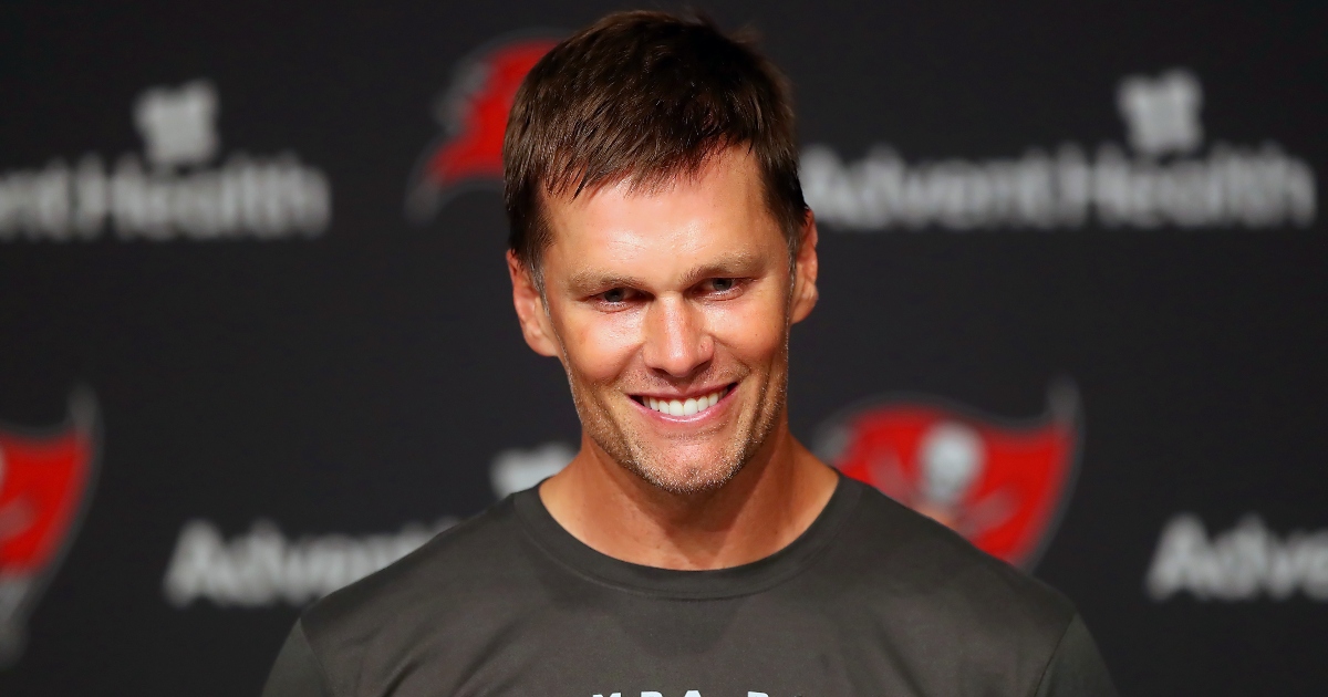 Tom Brady wearing a Buccaneers uniform is weird - Pats Pulpit