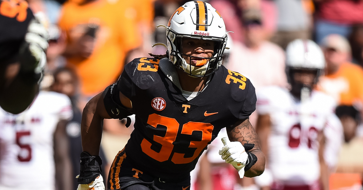 Tennessee linebacker Jeremy Banks signs as undrafted free agent