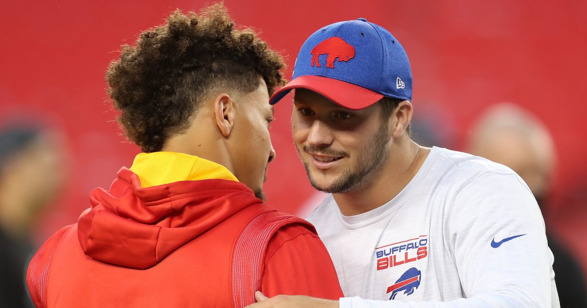 WATCH Patrick Mahomes saves Josh Allen with onehanded catch at golf