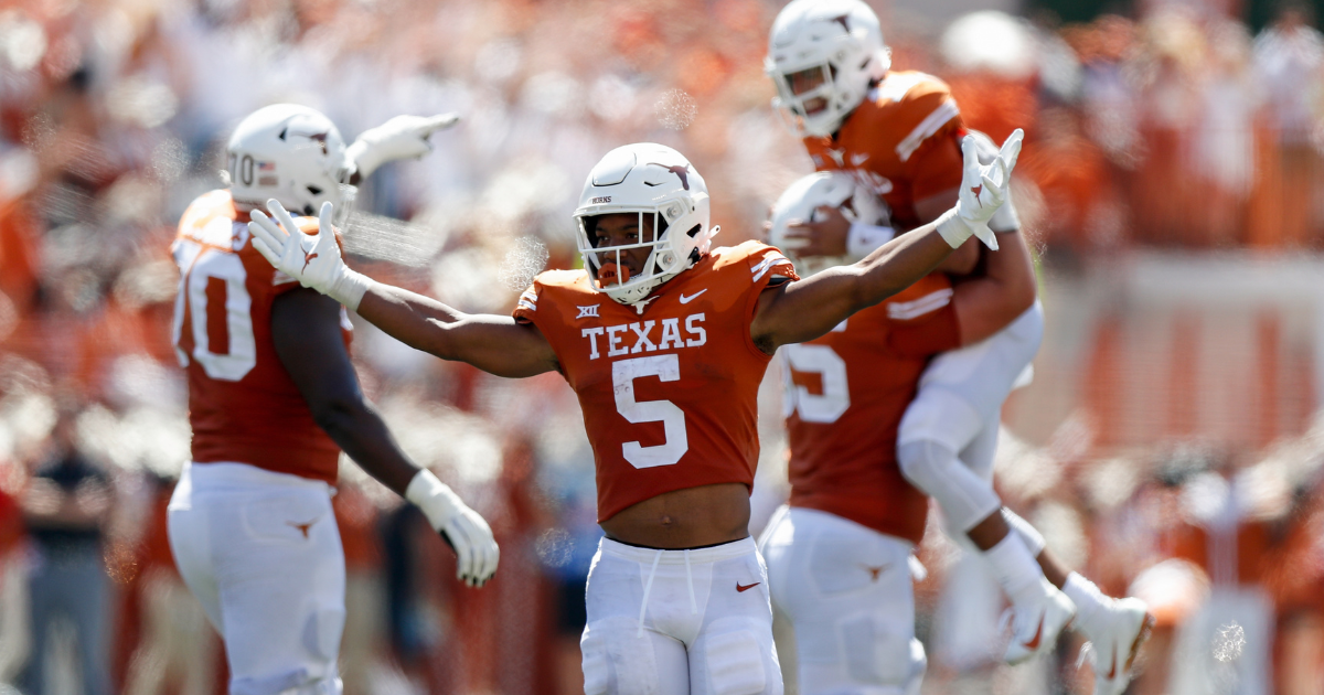 Bijan Robinson breaks down Texas' quarterback competition between ...