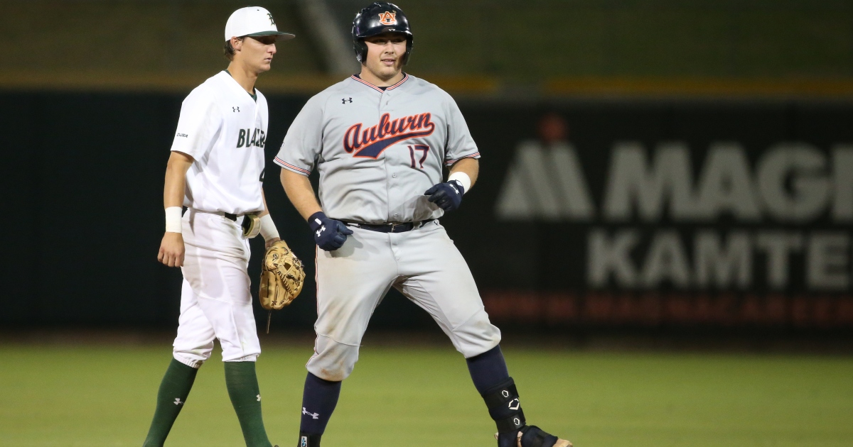 Sonny DiChiara's early 2-run home run sends Auburn to CWS