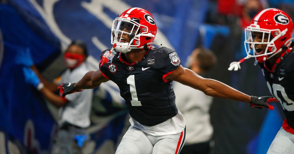 UGA Football Star George Pickens Makes INSANE One-Handed Grab in Steelers  Camp