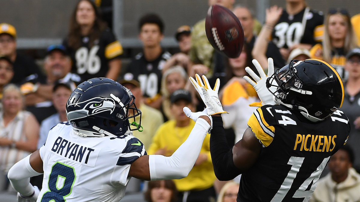 WATCH: George Pickens pulls off incredible one-handed catch on Thursday  Night Football - On3