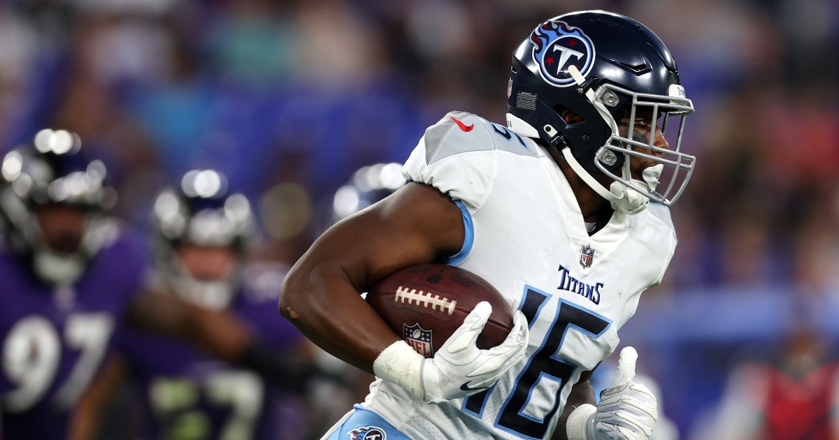 Tennessee Titans wide receiver Treylon Burks carted off at