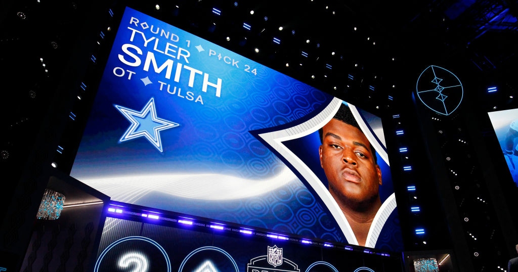 Dallas Cowboys replace Tyron Smith in 2022 mock draft