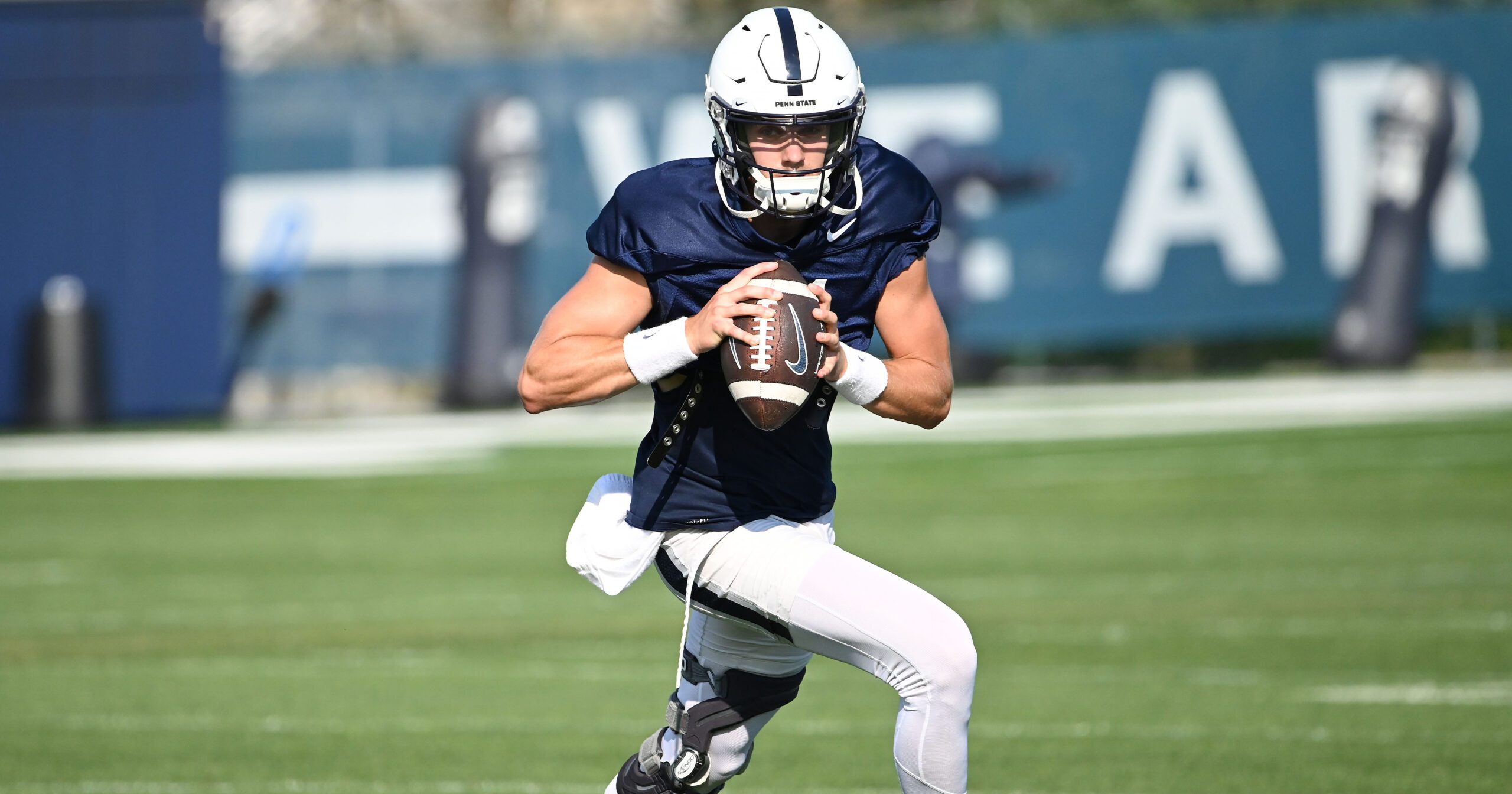 Quarterback Christian Veilleux