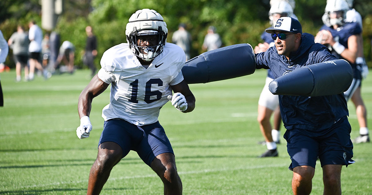 Penn State tight end Khalil Dinkins